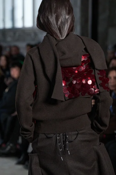 Look 77